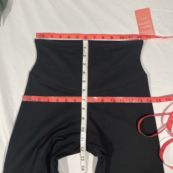 NWT Yummie [ Small ] Skimmer Capri Leggings‎ in Black - Picture 8 of 10